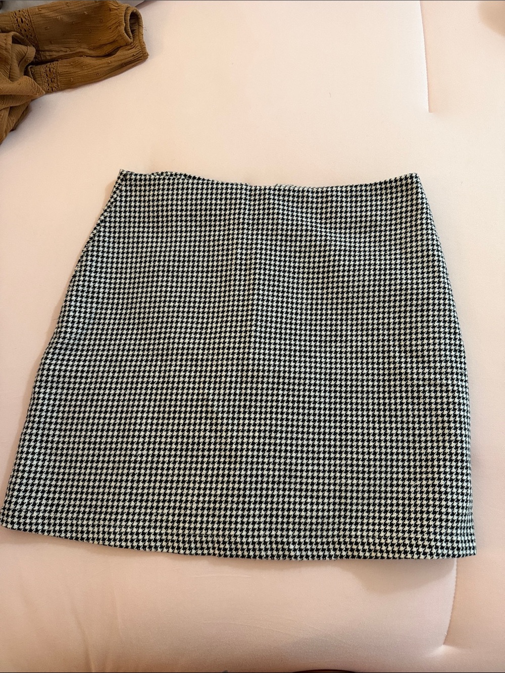Classic Houndstooth Mini Skirt - Black & White